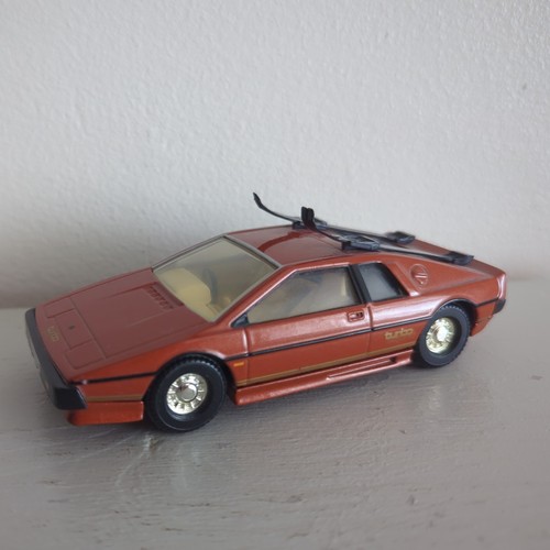 Lotus esprit corgi - corgi, 007