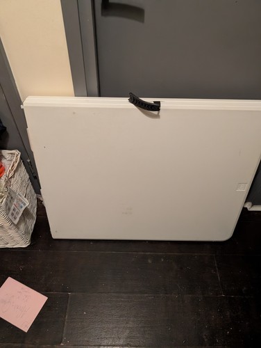 Market sells table - ,
