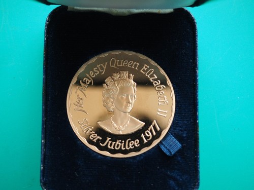Rare 1977 queen - elizabeth, ii