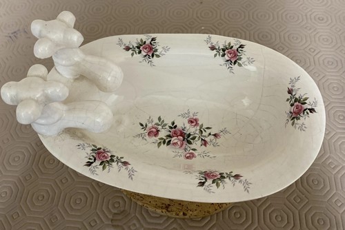Bath tub shaped claw feet - bath,