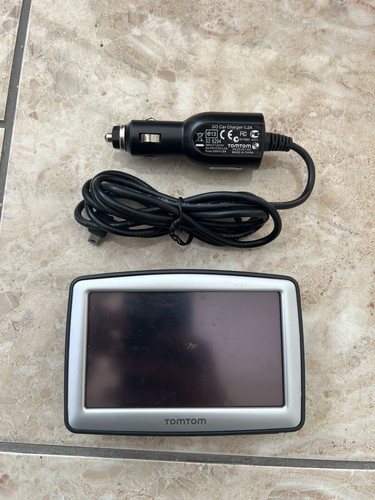 Tomtom sat nav with charger - tomtom,