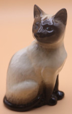 (231) Vintage Beswick China Ornamental Figurine gloss Siamese Cat 10cm No 1887