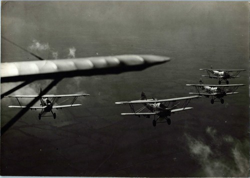 Hawker hart formation large - hart,