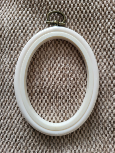 Oval flexi hoop for embroidery - flexi,