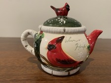 Yankee Candle Holly Teapot