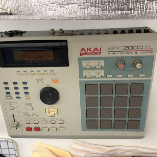Akai mpc2000xl drum - akai,