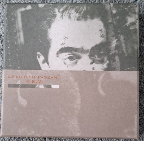 Lifes rich pageant - r.e.m.,