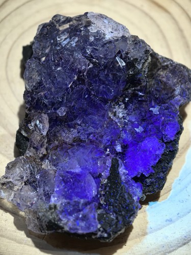 Fluorescent fluorite crystal - fluorescent,