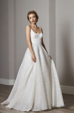 Absolutely Stunning. Sassi Holford Ottillie Wedding Dress Size 10