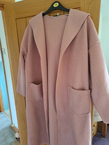 Hooded pink edge - to,