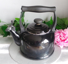BLACK LE CREUSET STOVE TOP