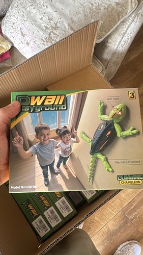 Wall climbing gecko toy - wall,