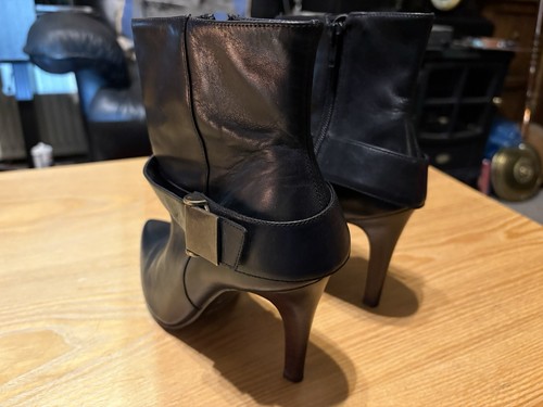 Ladies size black leather - size,