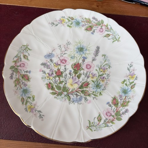 Aynsley wild tudor cake - wild,