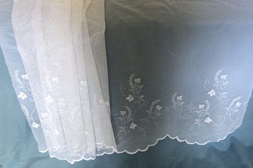 Vintage white floral net - white,