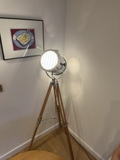 Habitat retro tripod Floor