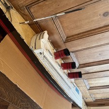 Vintage Queen Mary Large