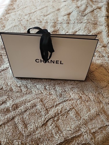 Genuine chanel gift - genuine, box