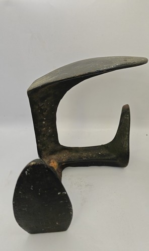 Old cast iron three footed - iron, three-footed