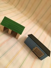 BRITAINS VINTAGE CAGE / HUTCH FARM PLUS ANOTHER