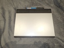 Wacom CTH-680 Intuos Medium Pen Tablet w/ Stylus