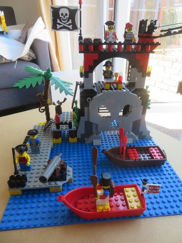 Lego pirates skull island - lego,