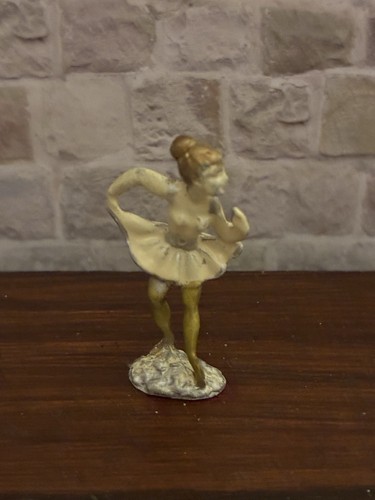 Dolls house scale - dolls,