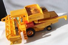 Vintage Britains New Holland TR85 Combine Harvester 1982 1:32 rare collectable