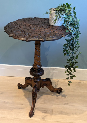 Beautiful carved side - carved,