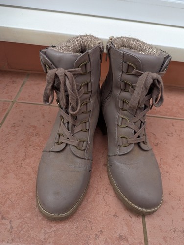 Taupe hiker boots size 7 - hiker,