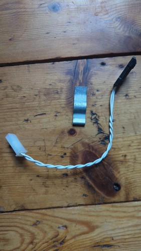 Thermistor and fin clip for