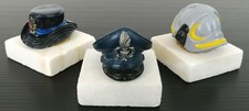 3 MILITARY PLASTER HELMETS - CARABINIERI / FIREFIGHTERS - MARBLE BASE - 4X4 CM