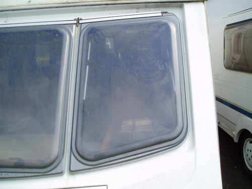 Caravan window lunar quasar - window,