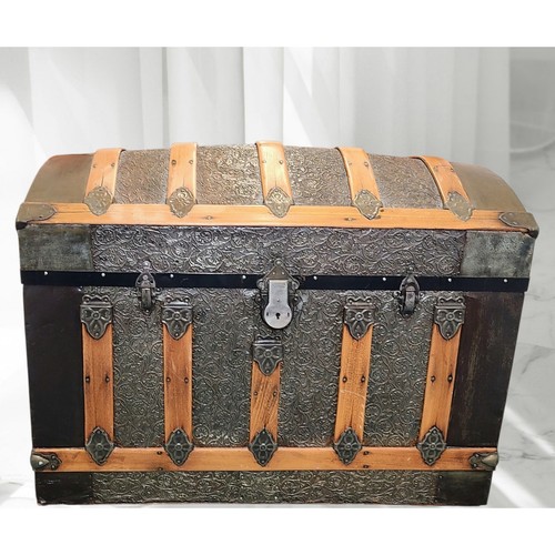 Vintage steamer trunk retro - steamer,