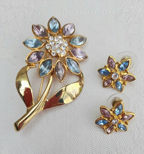 Avon flower brooch - , and