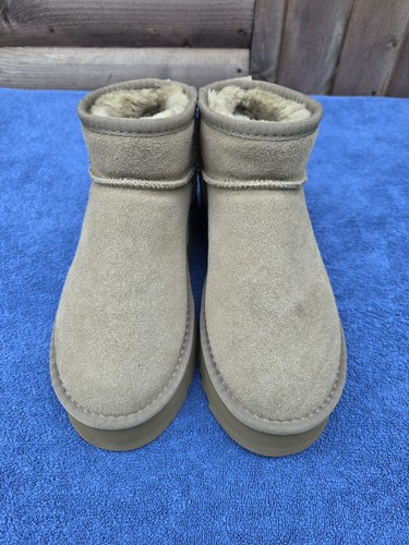 Size uggs sand - ,