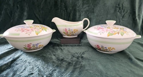 Lot lidded tureens - x,