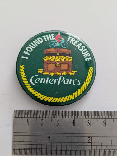 Center parcs vintage pin badge - center,