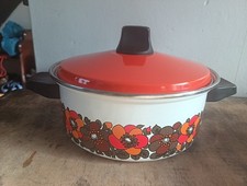 Vintage enamel saucepan flower