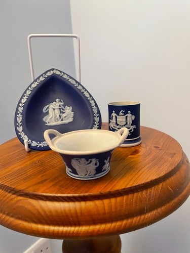 Collection wedgwood antique - of,