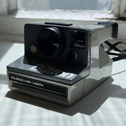 Polaroid the button land - button,