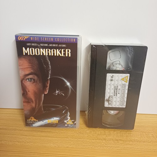 James bond moonraker - bond,