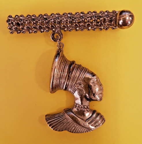 Lovely vintage white metal - lovely,