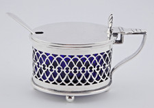 A FINE ANTIQUE VICTORIAN SOLID