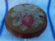 NA489 C. 1900 LATE VICTORIAN OR EDWARDIAN TAPESTRY FOOTSTOOL WITH RAISED FEET