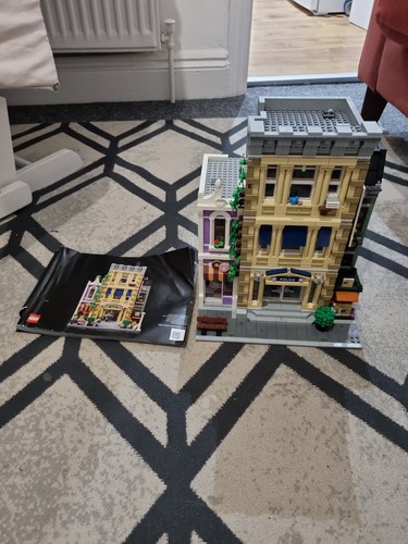 Lego modular police station - modular,