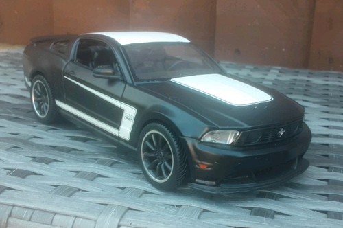 Maisto 2012 ford mustang boss - mustang,