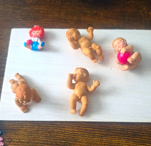 Miniature dollhouse baby - 1:12,