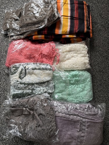 Joblot assorted scalfs - joblot, 42
