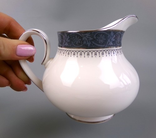Royal doulton jug - royal,